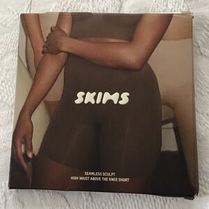 Skims Seamless Sculpt High Waist Above the Knee Short
